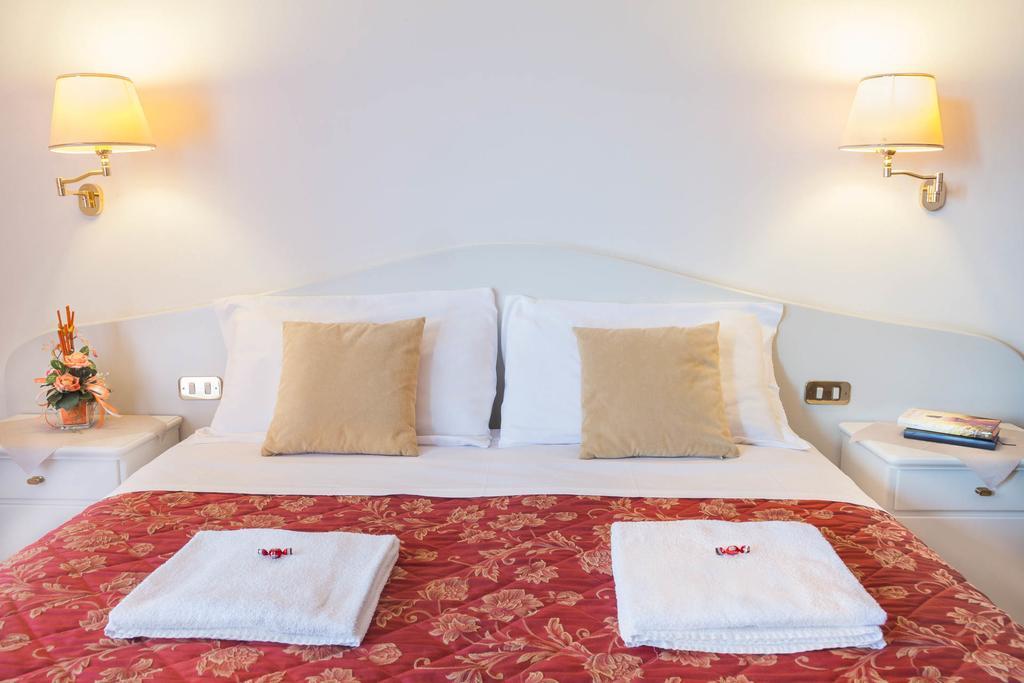 Hotel Le Rotonde Massaciuccoli ภายนอก รูปภาพ